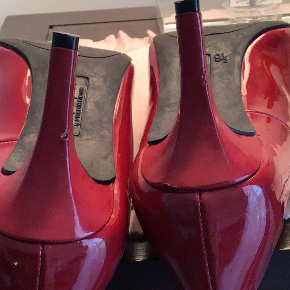 Predictions Comfort Plus Cherry Red Pumps - Picture 8 of 8